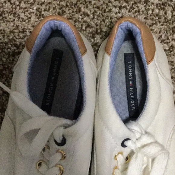 Used sneakers - Picture 2 of 5